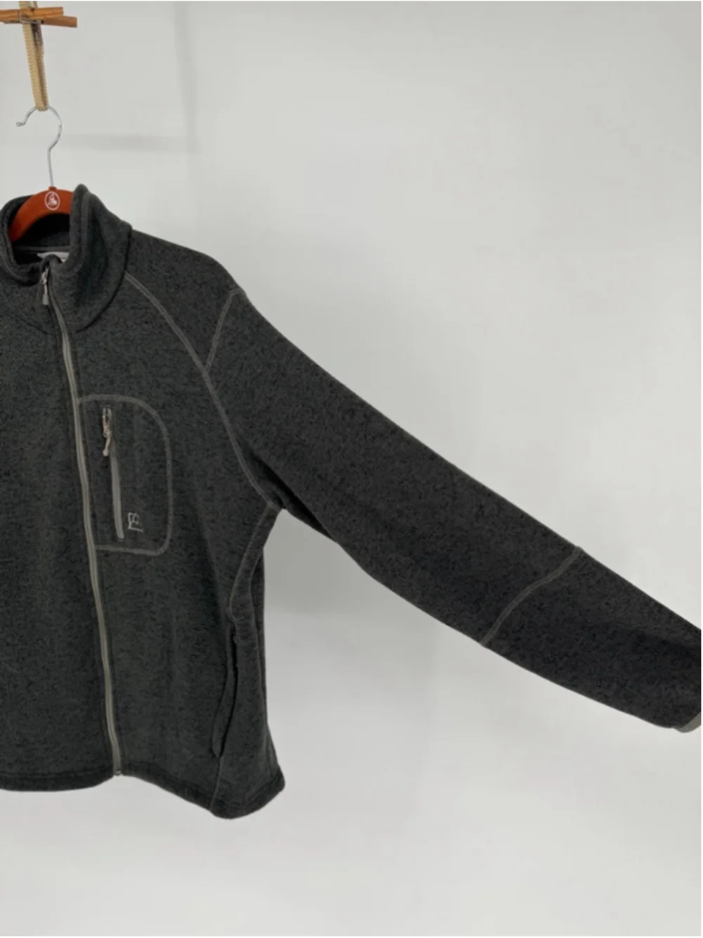 Avalanche Men’s Gray Zip Up Sweater Large